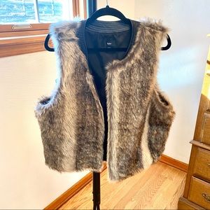 ✨CLEARANCE✨ Mossimo Fur Vest